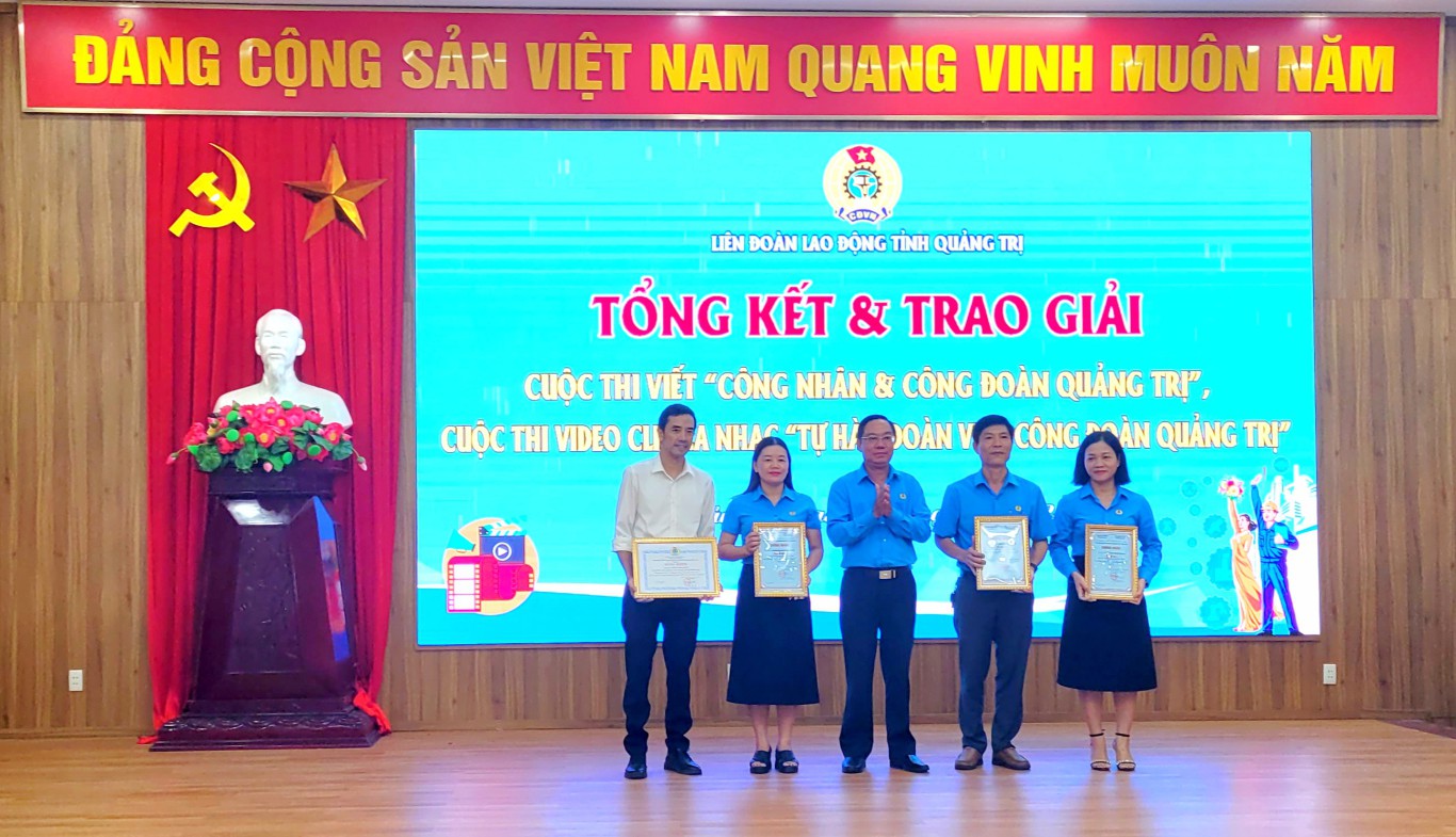 Trao giải cho 3 tập thể có nhiều bài thi chất lượng và nhạc sĩ Trần Minh Hải - người sáng tác ca khúc mới về Công đoàn